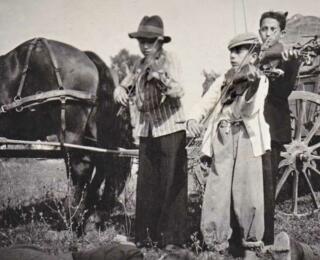 Gypsy - Tema Novel Gabriel Garcia Marquez